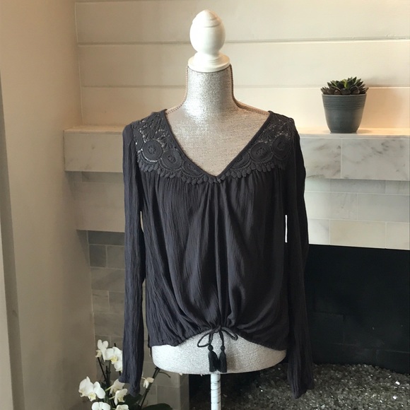 Billabong Tops - Billabong Lacey V-Neck Top EUC!